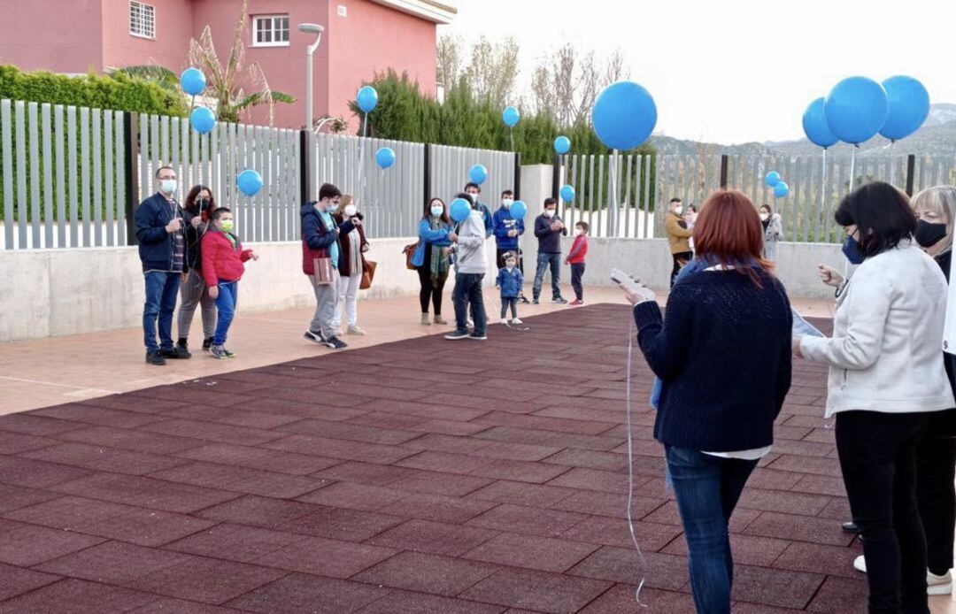 Actos por el Día Mundial del Autismo, el pasado viernes, en el centro que la Fundación Mira&#039;m tiene en Gandia. 