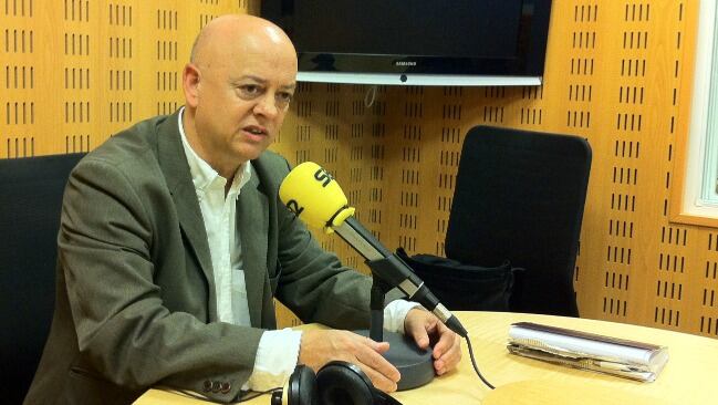Odón Elorza en los estudios de Radio San Sebastián