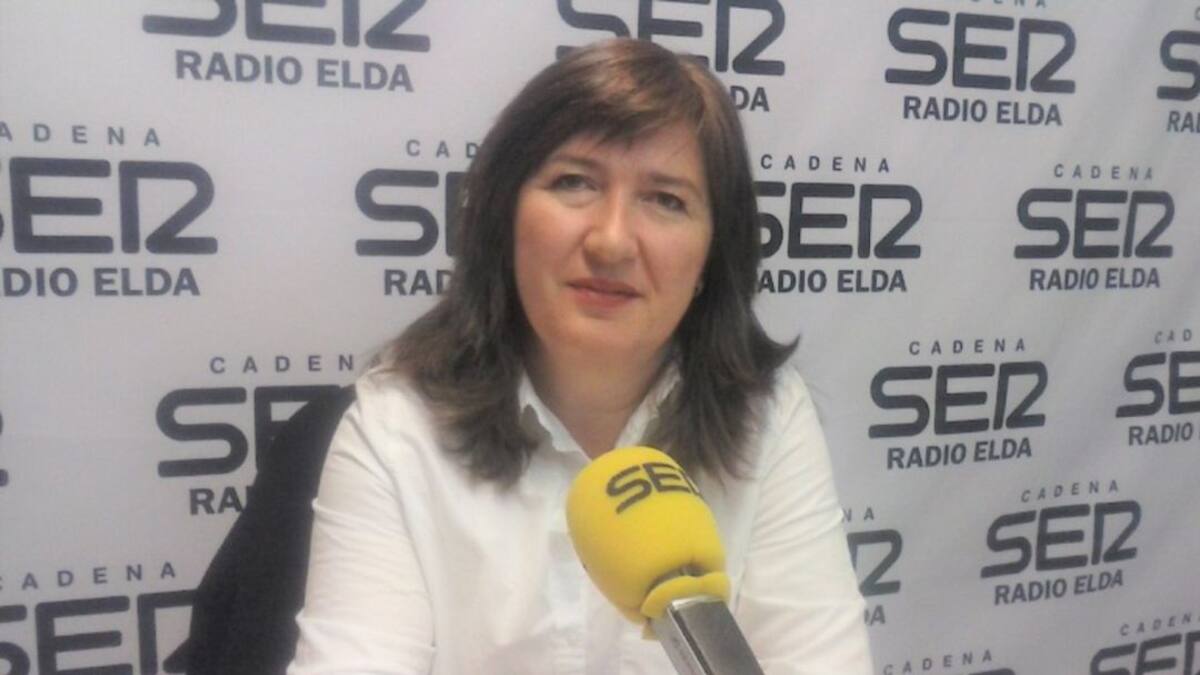 Charo Navalón destaca la importancia de conocer las consecuencias del holocausto en Elda