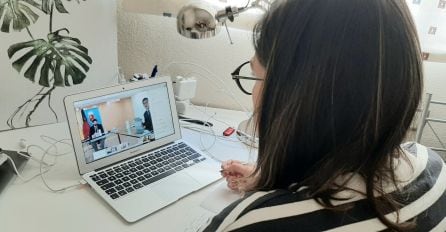 Inma Sánchez Roca, alcaldesa de Santomera, en videoconferencia con el presidente regional, Fernando López Miras, y el consejero de Salud, Manuel Villegas