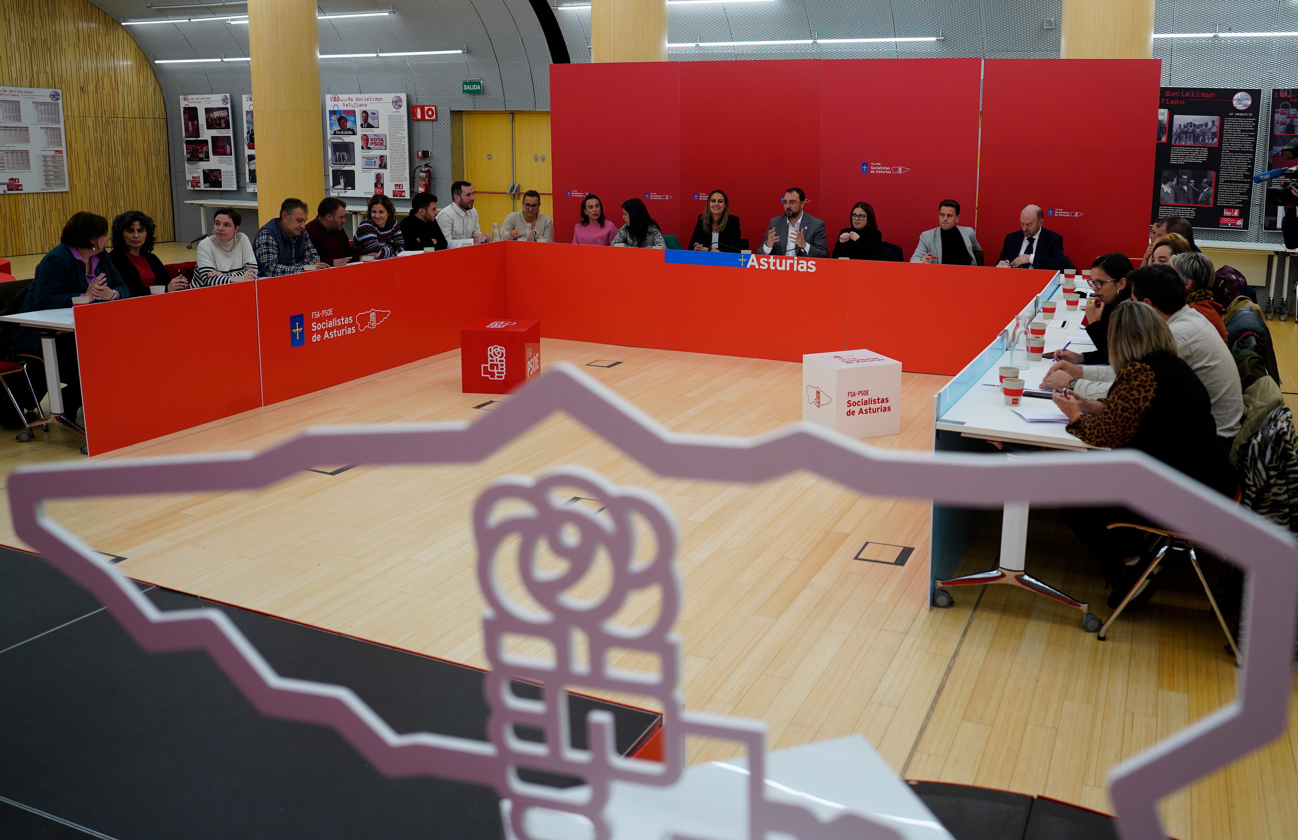 Última reunión de la Comisión Ejecutiva Autonómica de la FSA-PSOE, en Oviedo , el pasado lunes. EFE/Paco Paredes