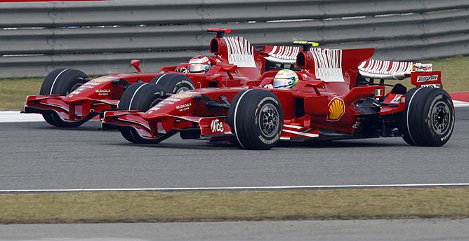 Felipe Massa y Kimi Raikkonen continuarán siendo, como mínimo un año más, los pilotos de Ferrari. Alonso tendrá que esperar.