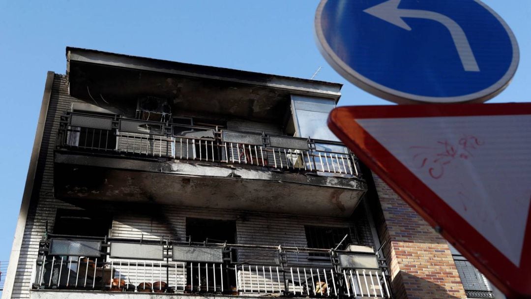 Imagen del edificio en Villaverde después del incendio provocado por el condenado