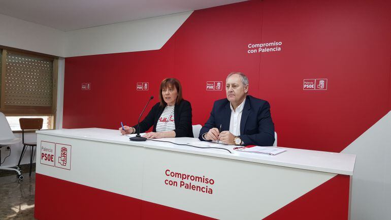 Los procuradores socialistas por Palencia Jesús Guerrero y Consolación Pablos