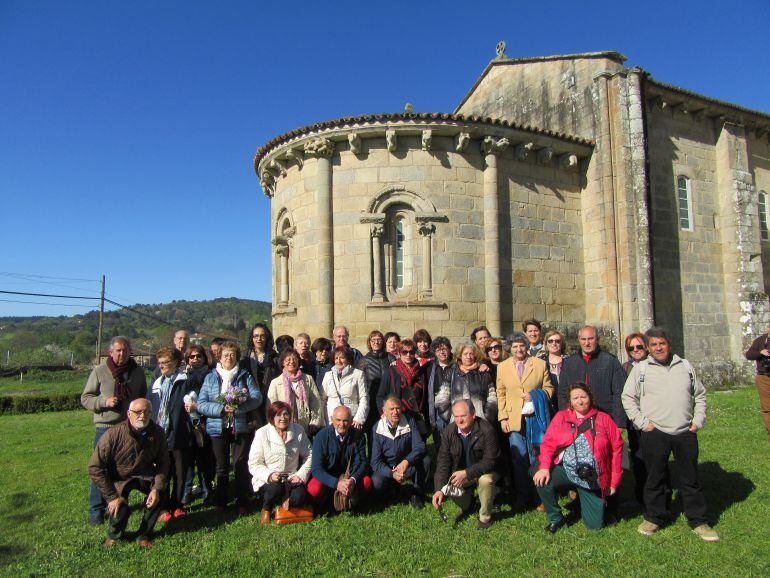 Foto de familia con motivo del hermanamiento de las asociaciones