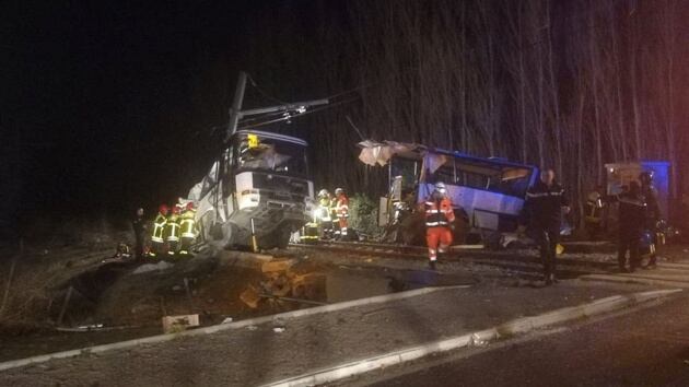 Personal de Emergencias en la zona del accidente