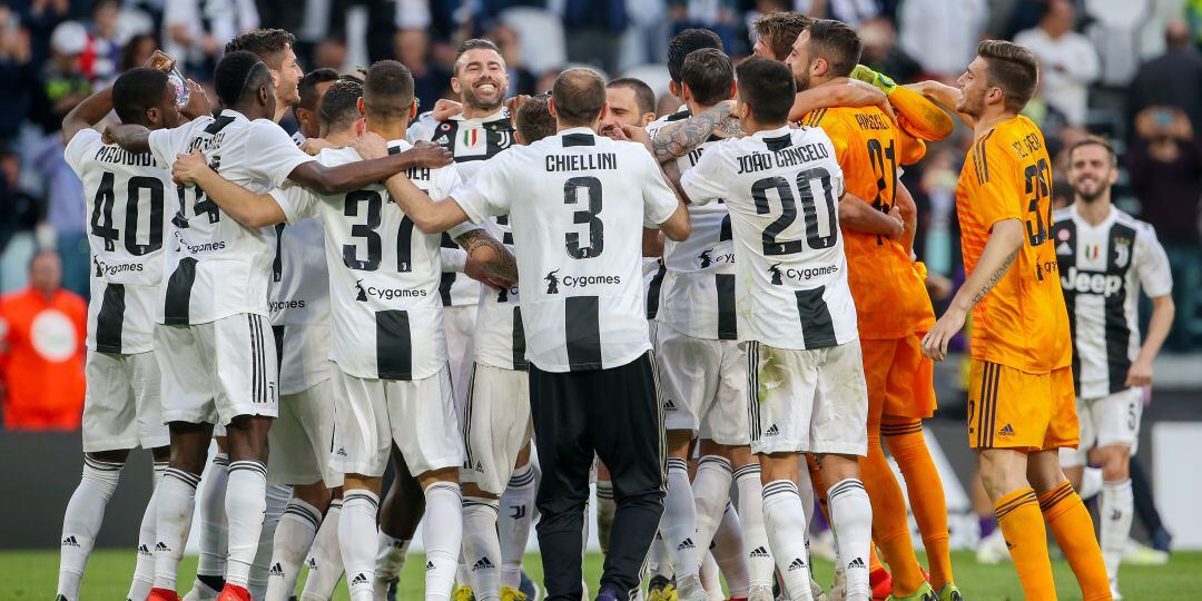 Los jugadores de la Juventus celebran el título