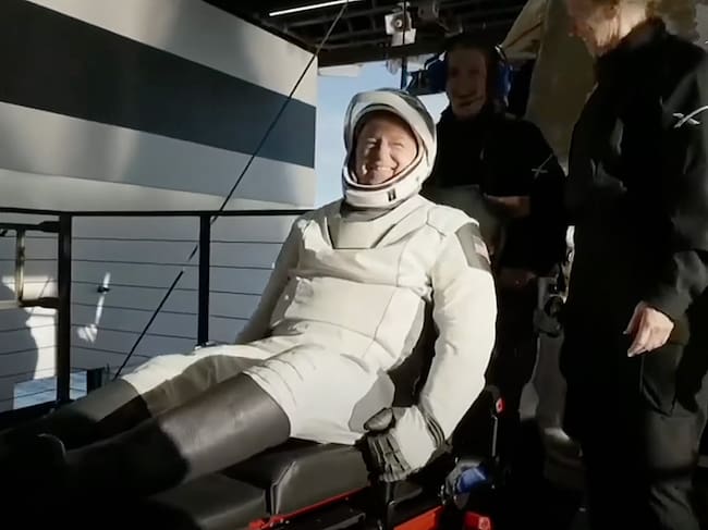 El astronauta Butch Wilmore pocos minutos después de aterrizar en la Tierra