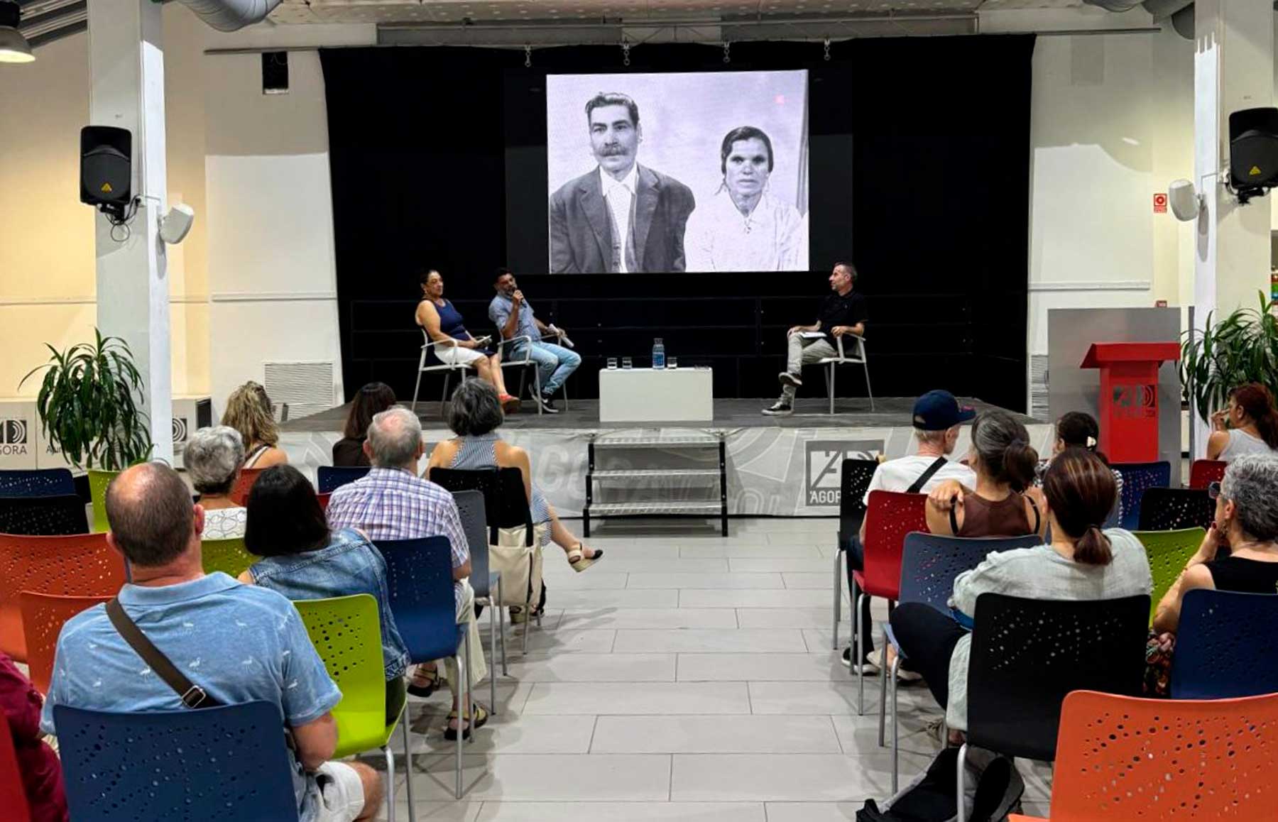 Una de las actividades relacionadas con el pueblo gitano en Alcoy que tuvo lugar en el Àgora conducida por Jordi Tormo