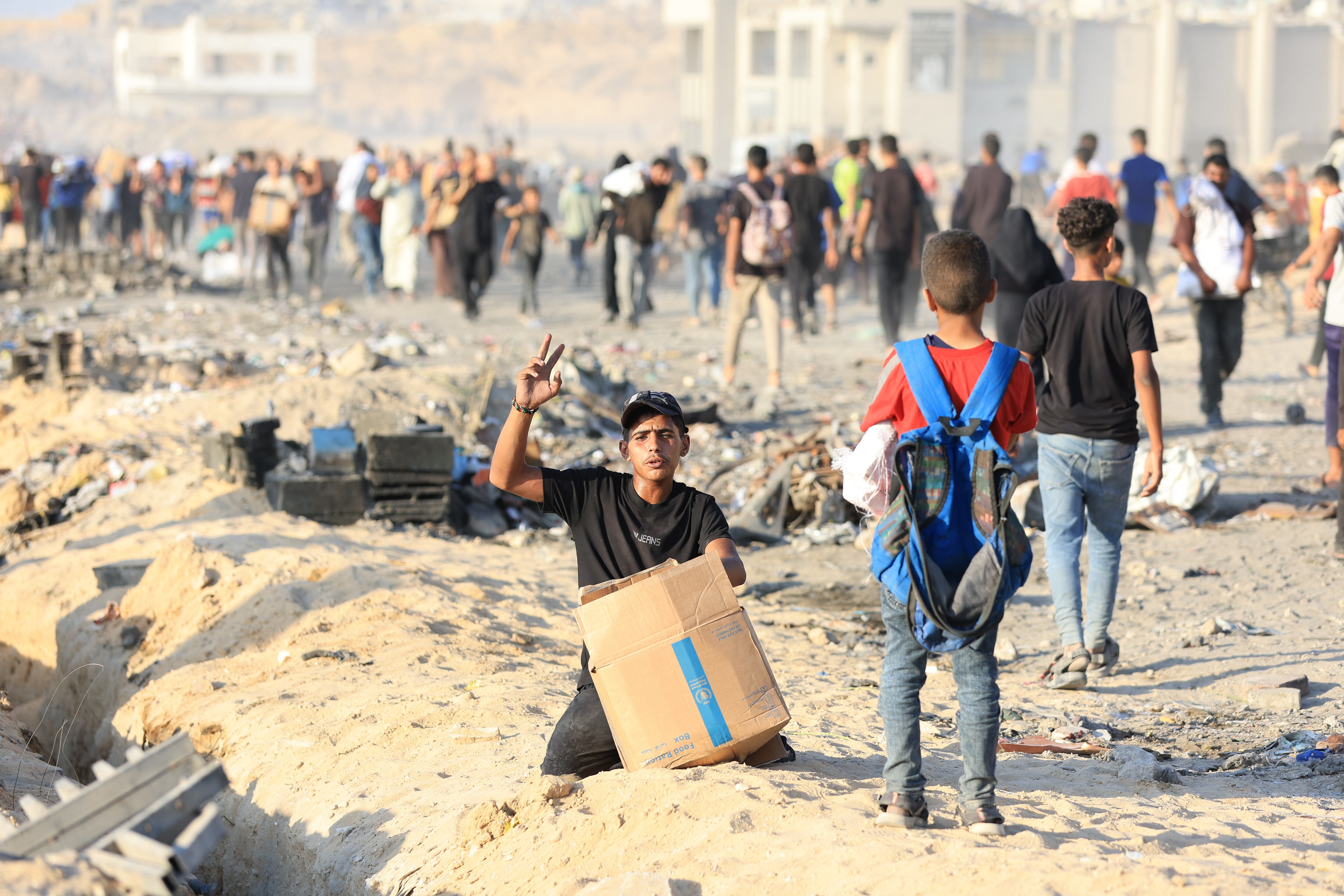La ayuda continúa sin llegar a la ciudad de Gaza para paliar las necesidades. (Photo by Dawoud Abo Alkas/Anadolu via Getty Images)