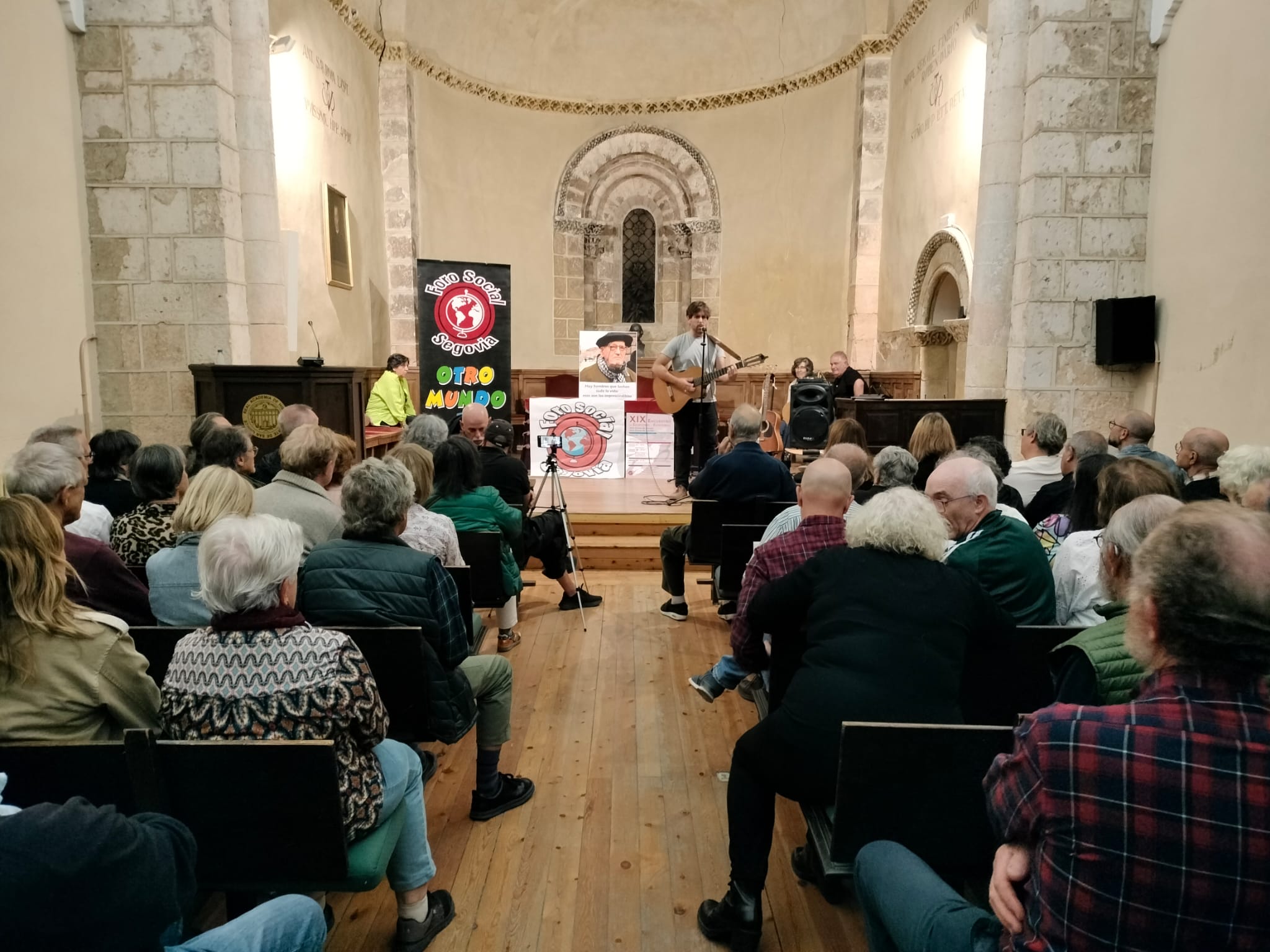 Imágenes del Aula de San Quirce en el que se homenajea al Yeyo durante la clausura del XIX Encuentro de Escritores y Escritoras del Foro Social de Segovia