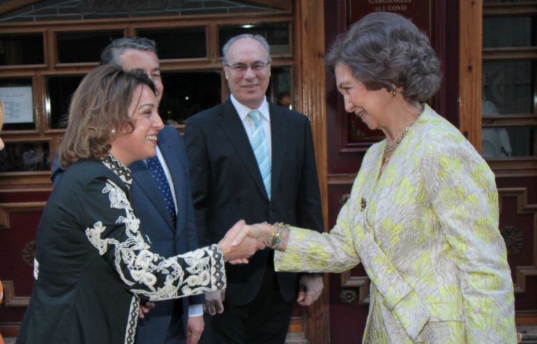 Isabel Ambrosio saluda a la Reina Sofía