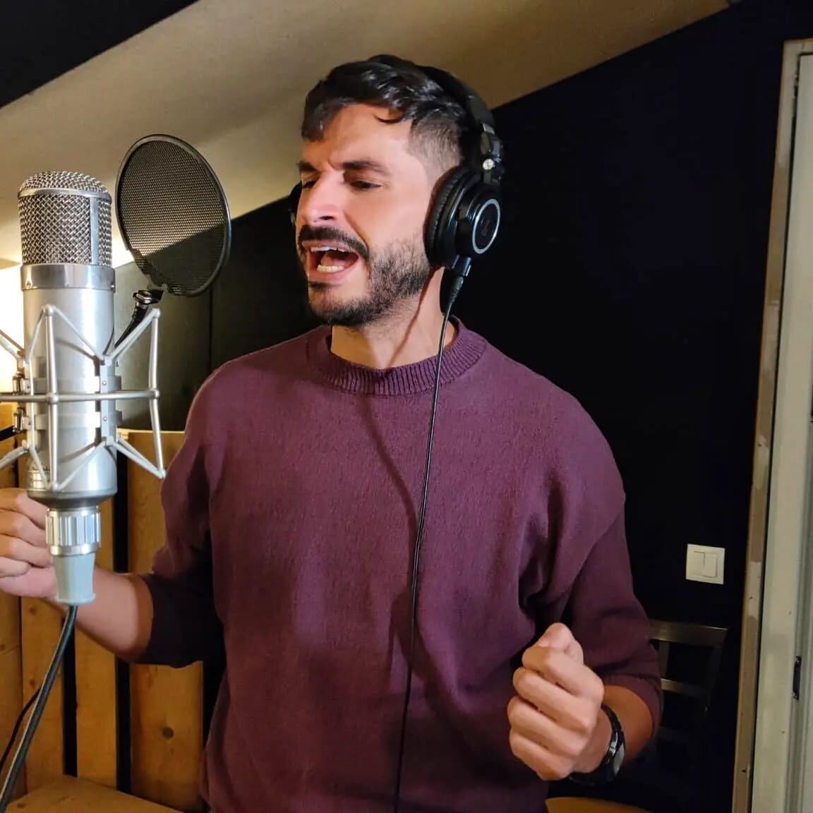 Mario Fernández durante la grabación de la canción &quot;Mi acento&quot;, con la que se presenta como candidato para Eurovisión