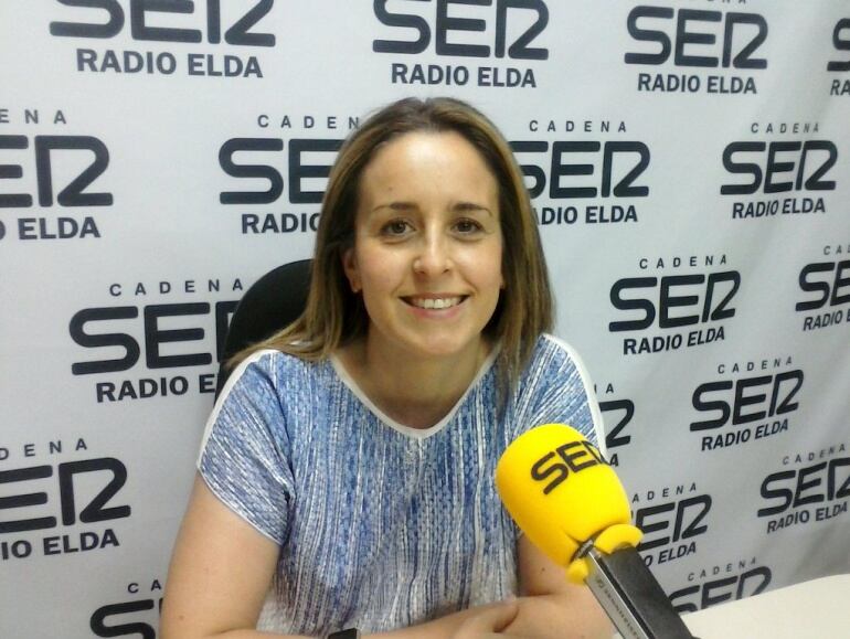 Carolina Aranda, gerente de Viajes Manarán en el espacio SER Empresarios de Radio Elda SER