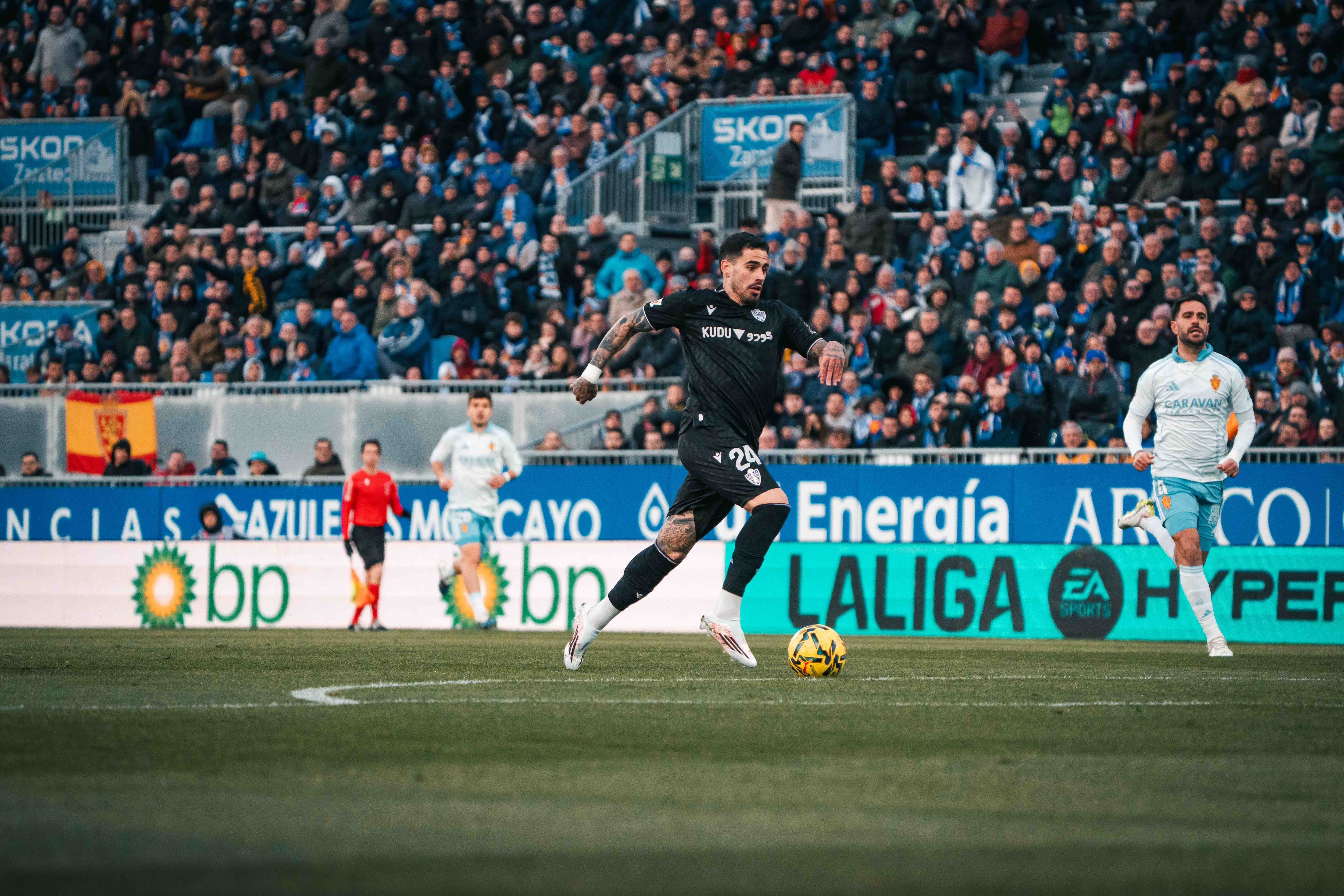 Miguel lidera al Almería y ha sido de los últimos en llegar.