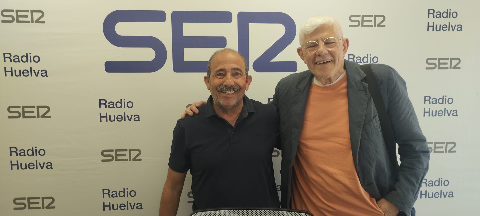 Juan Carlos Castro Crespo junto al ex director de la Escuela de Arte León Ortega de Huelva