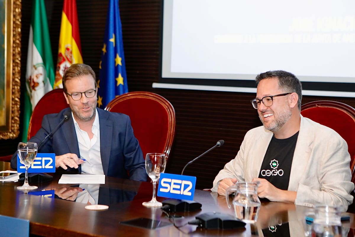 El salón de actos de la Cámara de Comercio de Sevilla ha acogido el Encuentro SER protagonizado por el candidato de Adelante Andalucía a la presidencia de la Junta, José Ignacio García