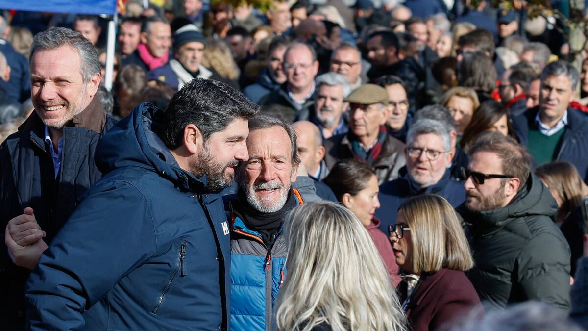 Militantes del PP de la Región de Murcia se suman en Madrid a la manifestación contra la corrupción