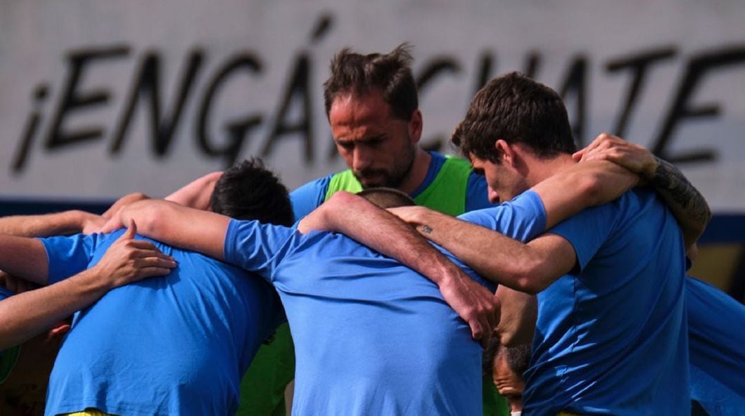 Los jugadores de la Arandina durante uno de los calentamientos previos a un partido de la reciente temporada.