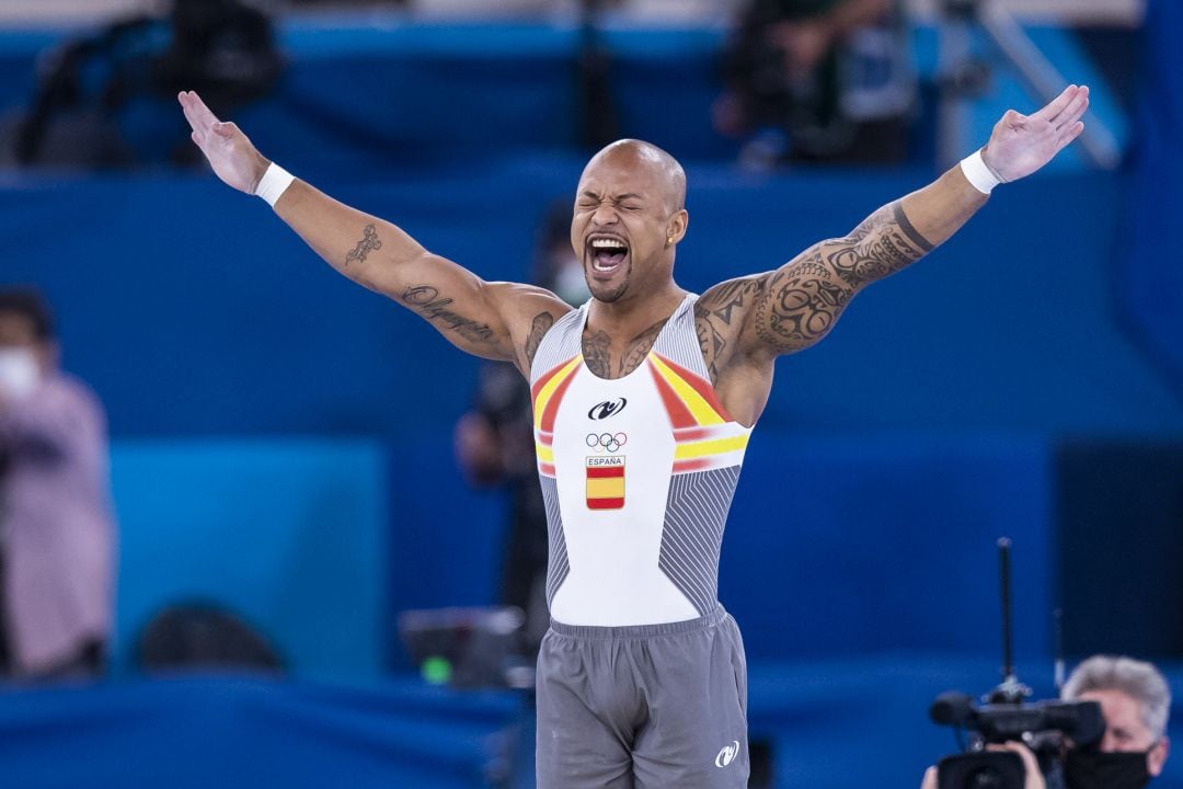 Ray Zapata celebra su plata olímpica