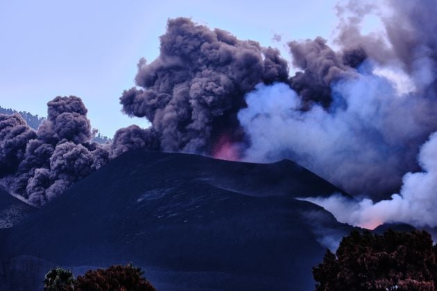 La erupción del cráter del volcán de La Palma el 19 de octubre.