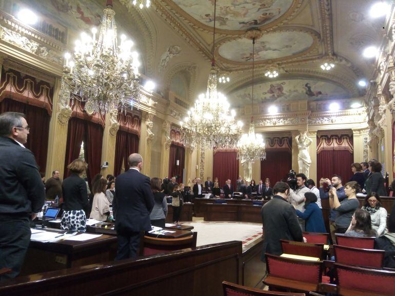 Al margen de los presupuestos, a la una de la tarde, los diputados han guardado un minuto de silencio por el último atentado de Berlín.