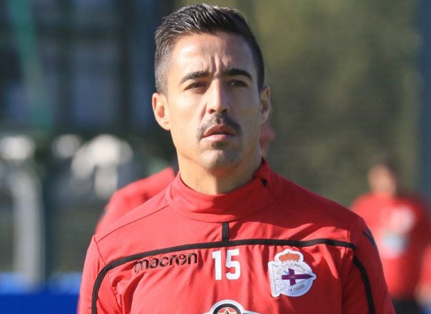 Pedro Sánchez luciendo bigote en un entrenamiento.