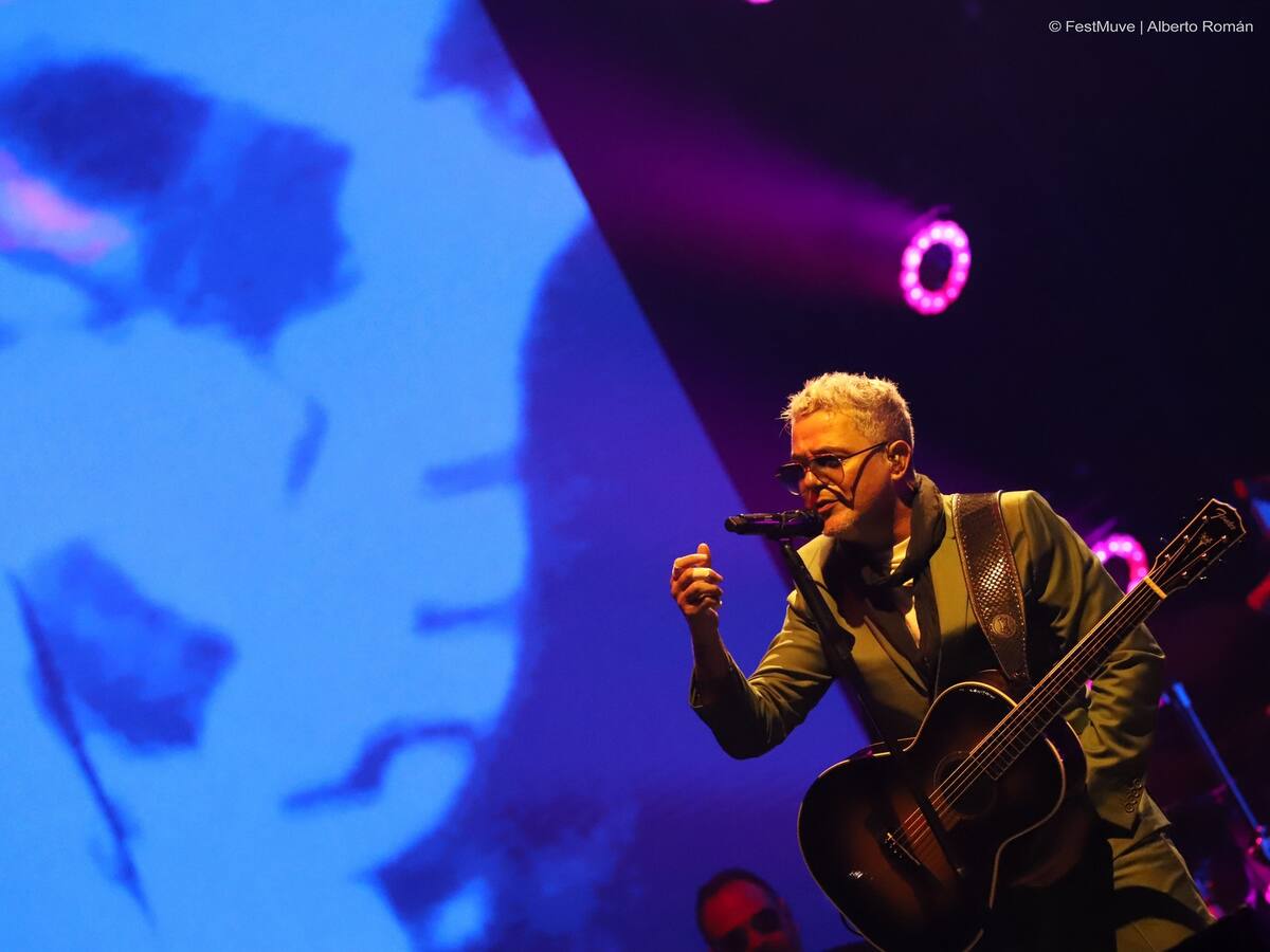 Miles de personas disfrutan del concierto de Alejandro Sanz en Úbeda