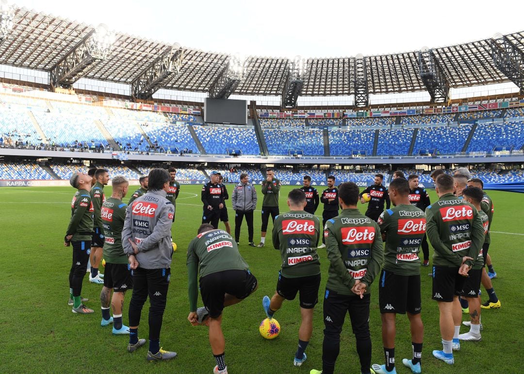 Los jugadores del Napoli, concentrados en el entrenamiento