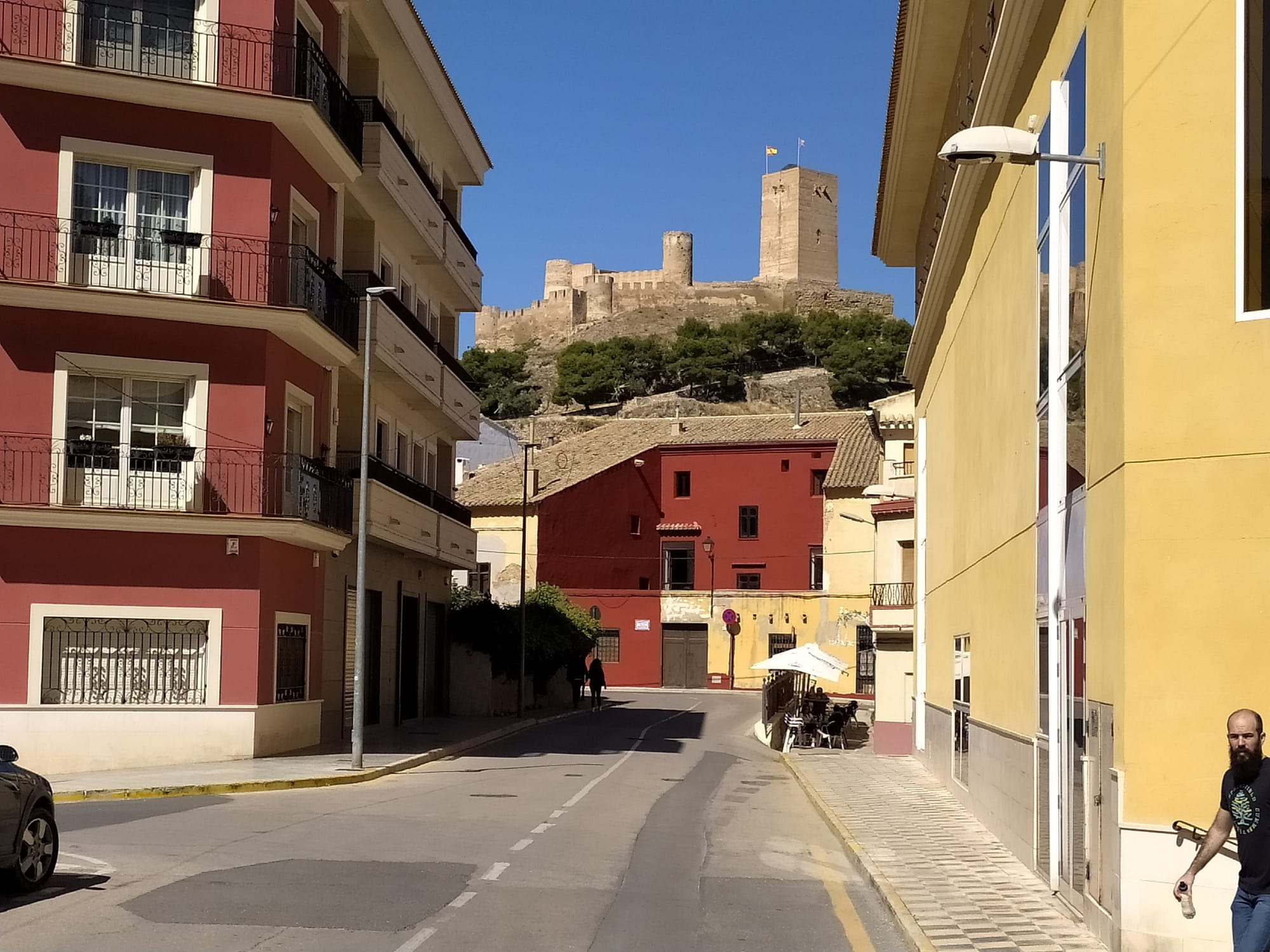 Castillo de Biar al fondo