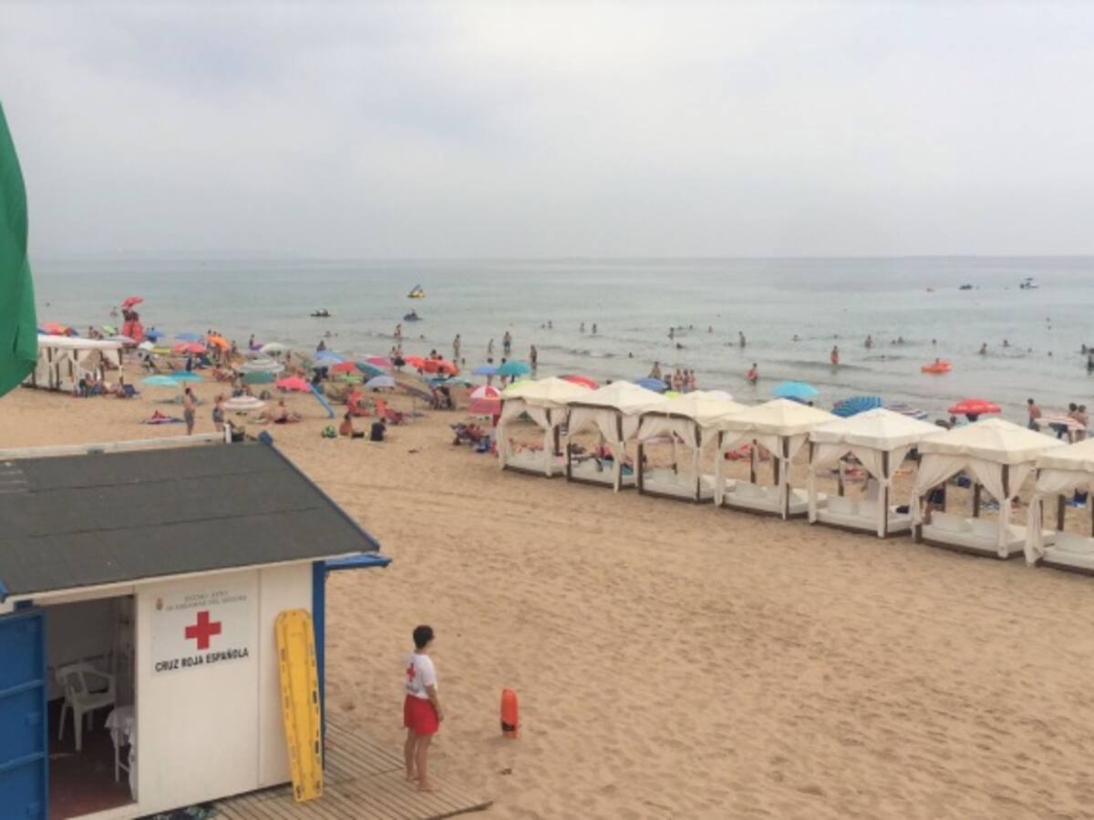 Recuerda: la bandera roja prohíbe el baño