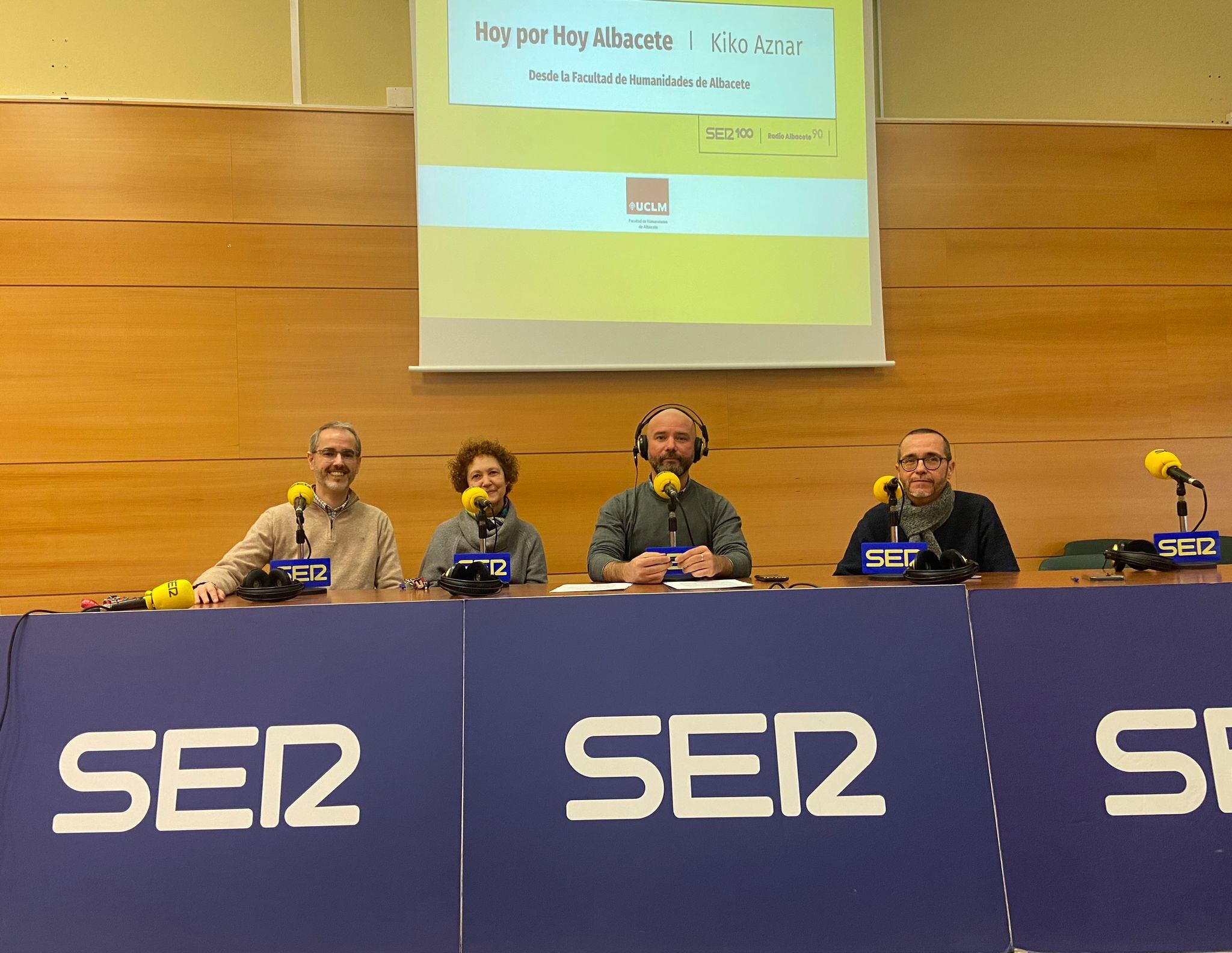 El decano Fernando González, la directora del máster Margarita Rigal y el coordinador de Historia David Igual