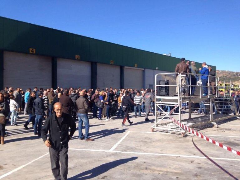 Una de las asambleas de trabajadores de Limasa en la sede de Los Ruices (Málaga)