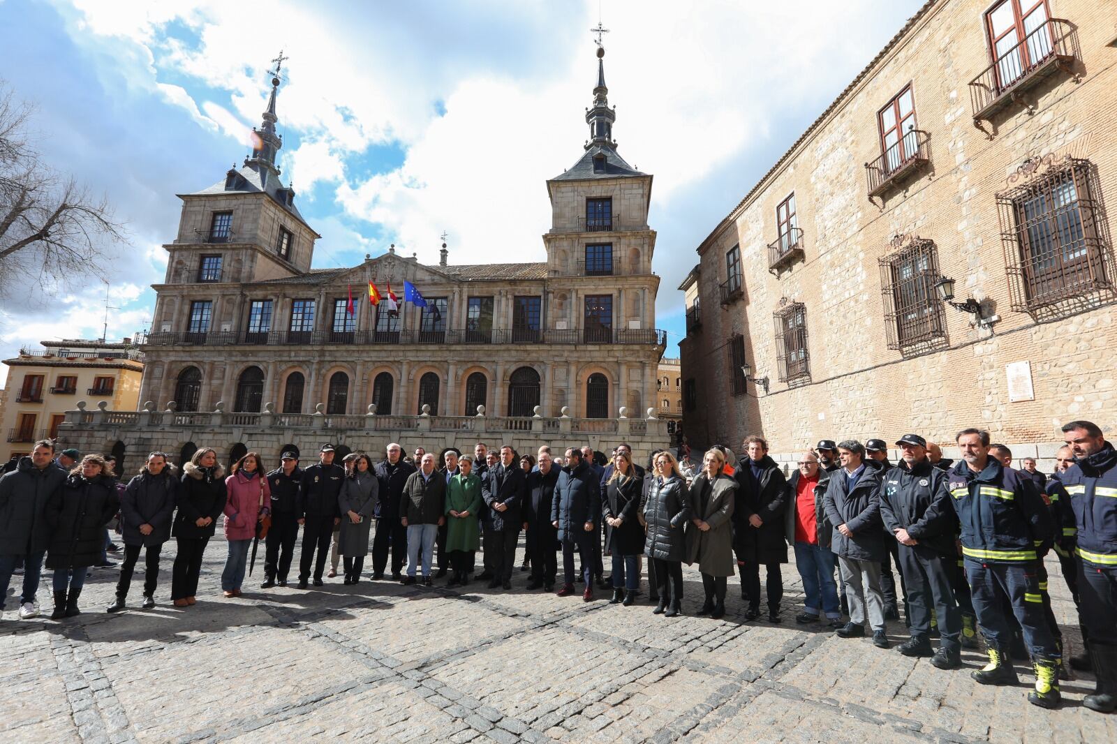 Minuto de silencio en Toledo en homenaje a las víctimas del incendio de Valencia