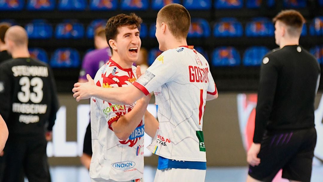 Pedro Martínez y Gostovic celebran el empate conseguido contra Metalurg 