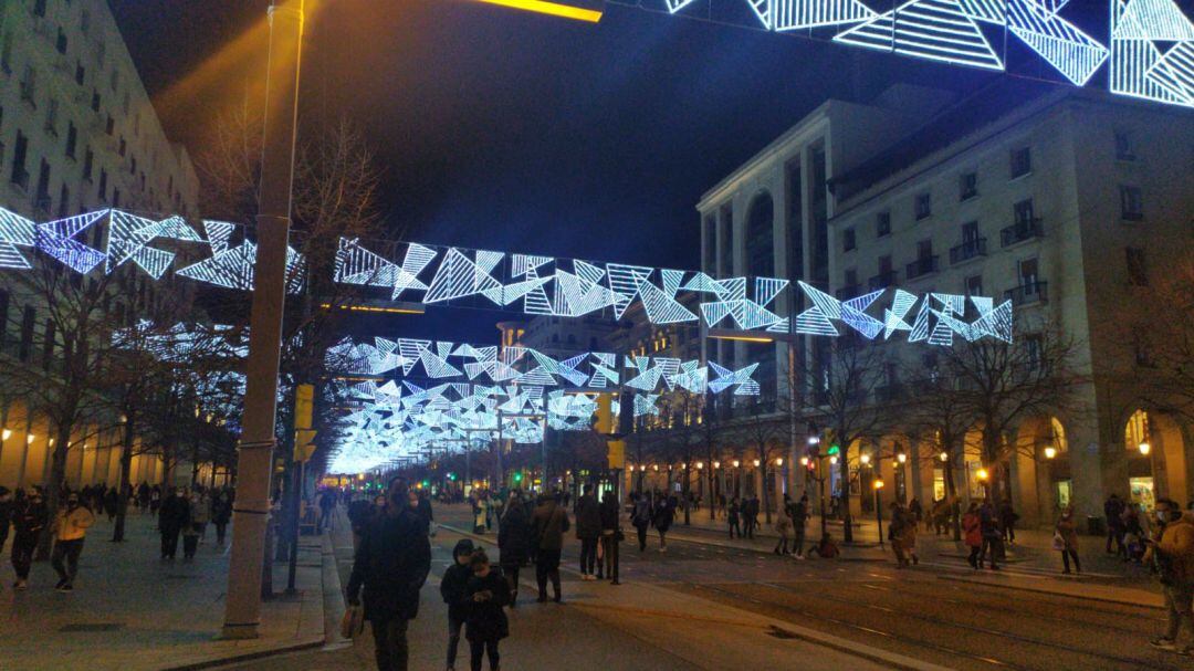 Iluminación navideña en el Paseo de la Independencia de Zaragoza. 