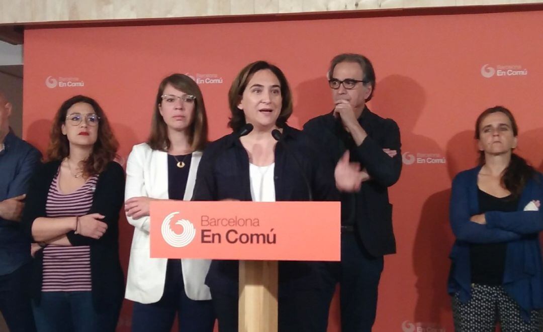 Colau defensa l'acord amb el PSC