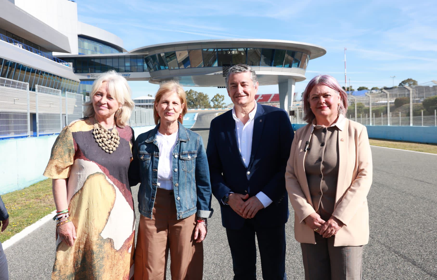 Mercedes Colombo, María José García Pelayo, Antonio Sanz y Blanca Flores este viernes en el Circuito de Jerez