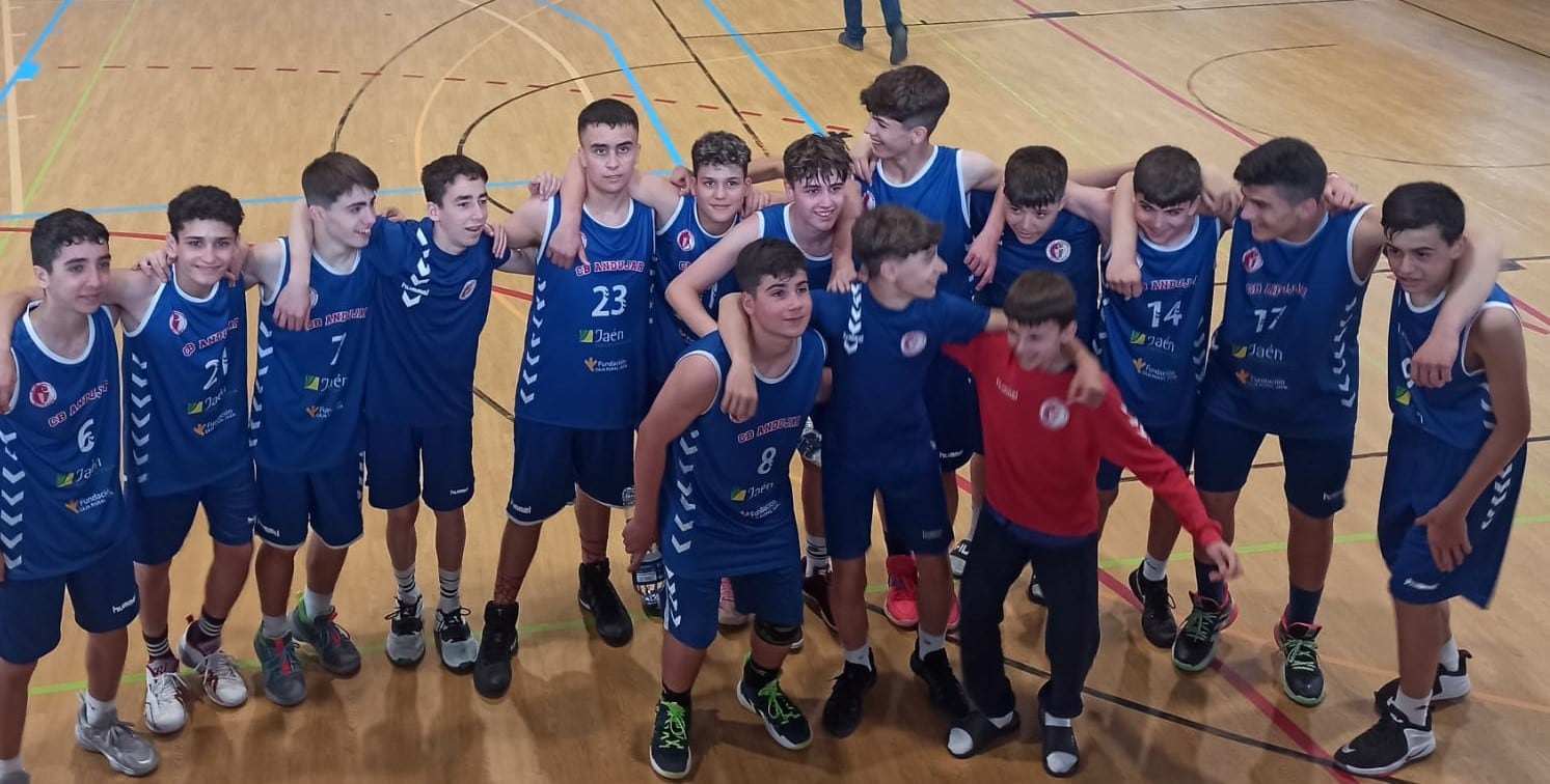 Los jugadores del CB Andújar infantil masculino celebrando su pase a la siguiente ronda.