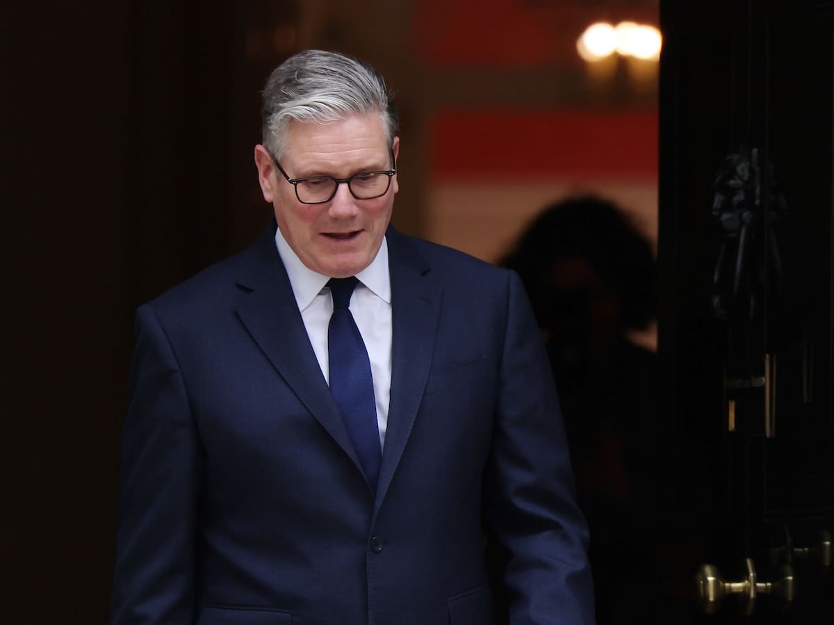 Starmer reconoce que se equivocó con Mandelson y pide perdón a las víctimas de pederastia de Epstein