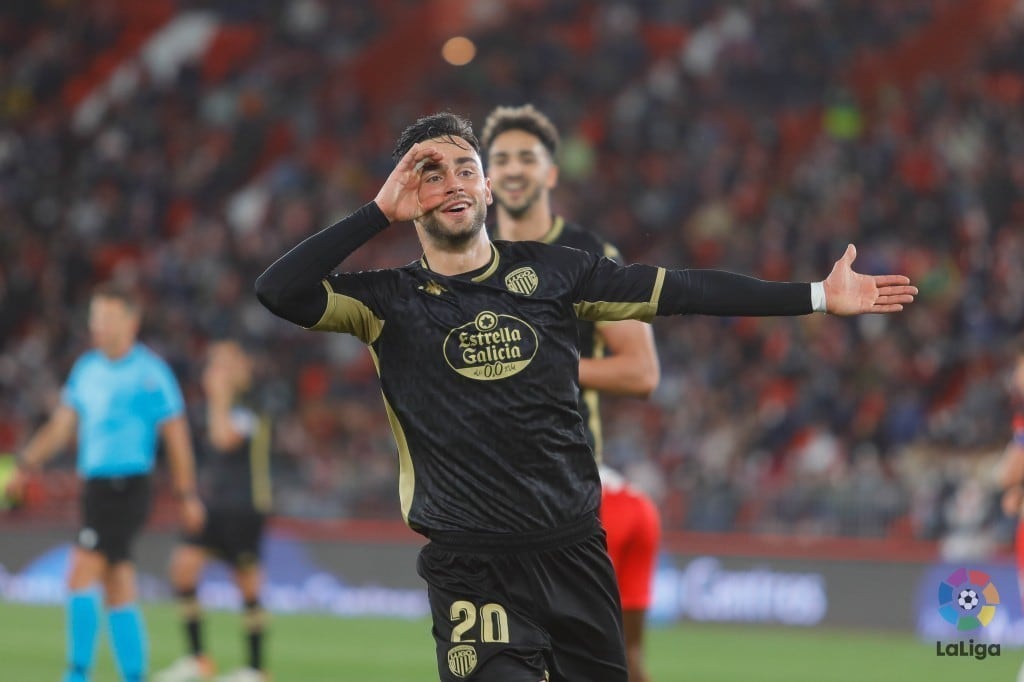 Pablo Clavería celebra un gol contra la UD Almería en partido correspondiente a la jornada 31 de LaLiga Smartbank (21-22)