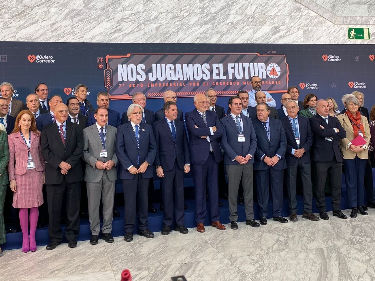 Foto de familia de los empresarios y empresarias que han participado este jueves en IFEMA el acto &#039;Quiero Corredor&#039;