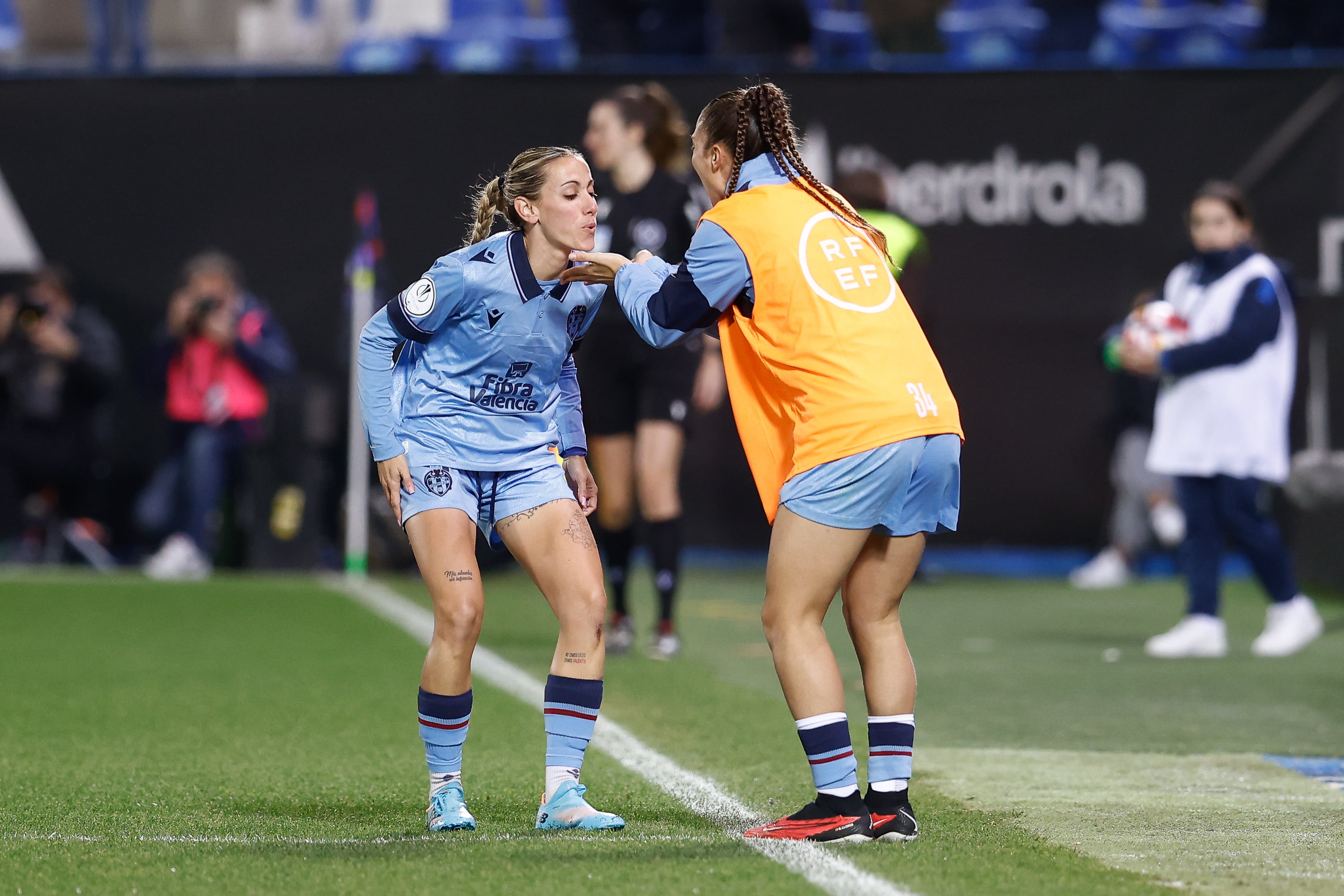 Las jugadoras del Levante UD celebran su gol ante el Atlético de Madrid.