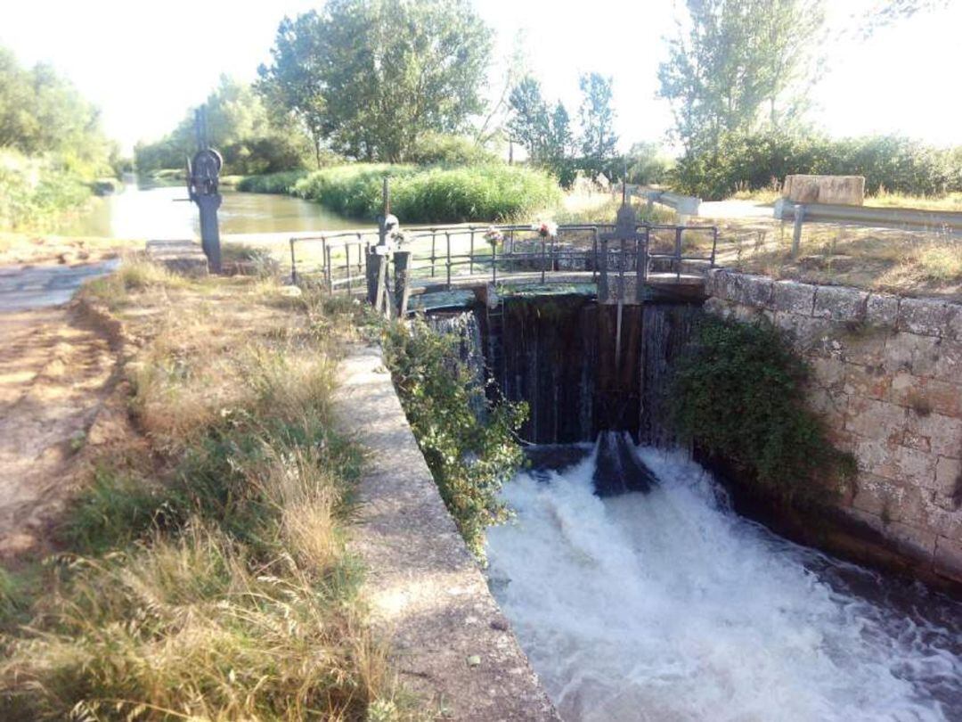 Esclusa 13 del Canal de Castilla en Palencia