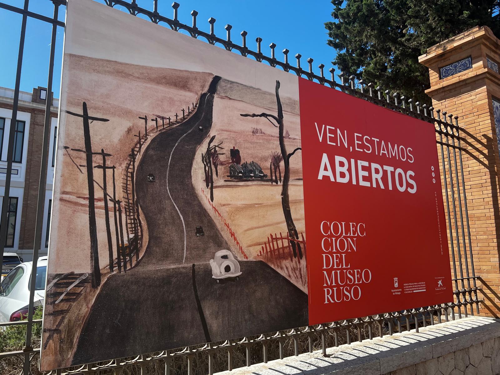 Cartel de anuncio del Museo Ruso en la verja del complejo de Tabacalera (Cadena SER).