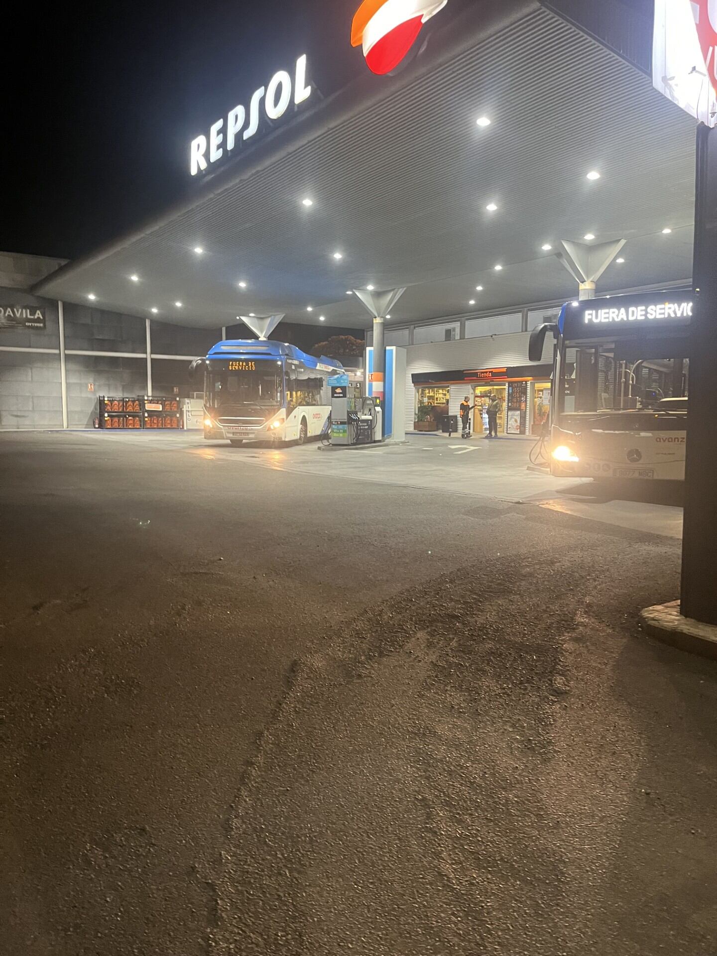 Autobuses urbanos repostando