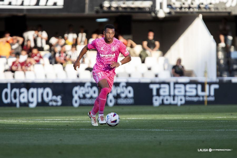 Loïc Williams disputó 21 partidos con el CD Tenerife la temporada 23-24.