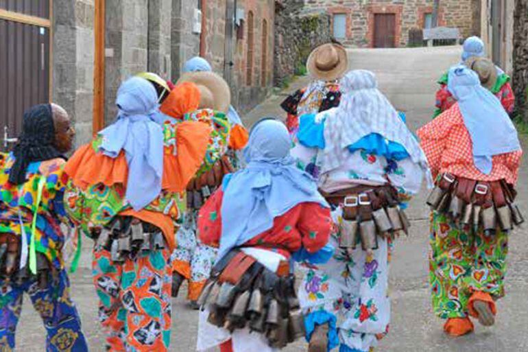 Carnavales en la localidad de Villanueva de Valrojo