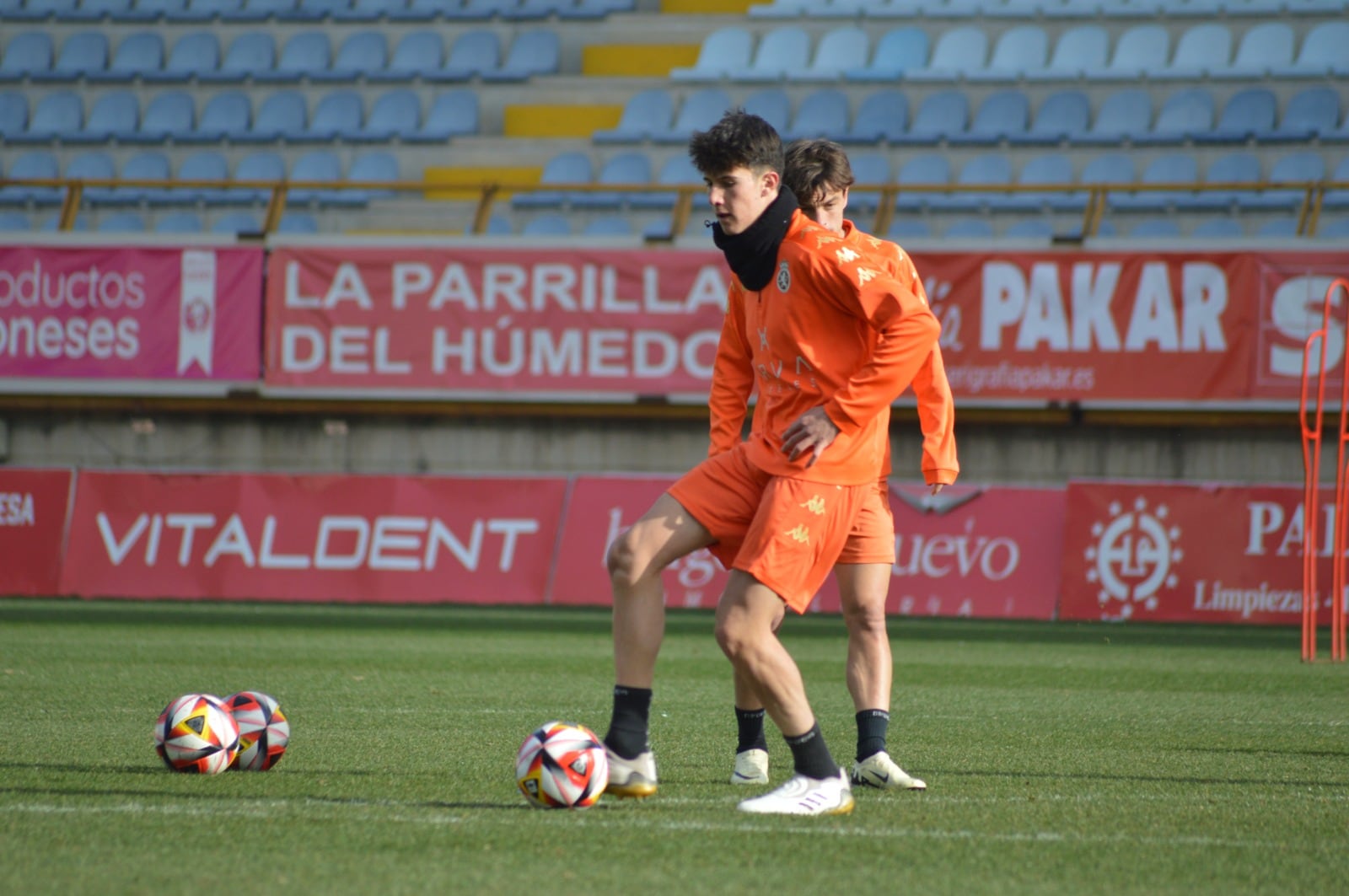 Prada durante un entrenamiento con el primer equipo.