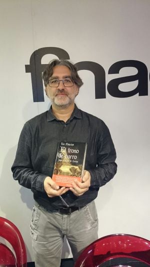 Teo Palacios presenta su libro &quot;El trono de barro&quot;.